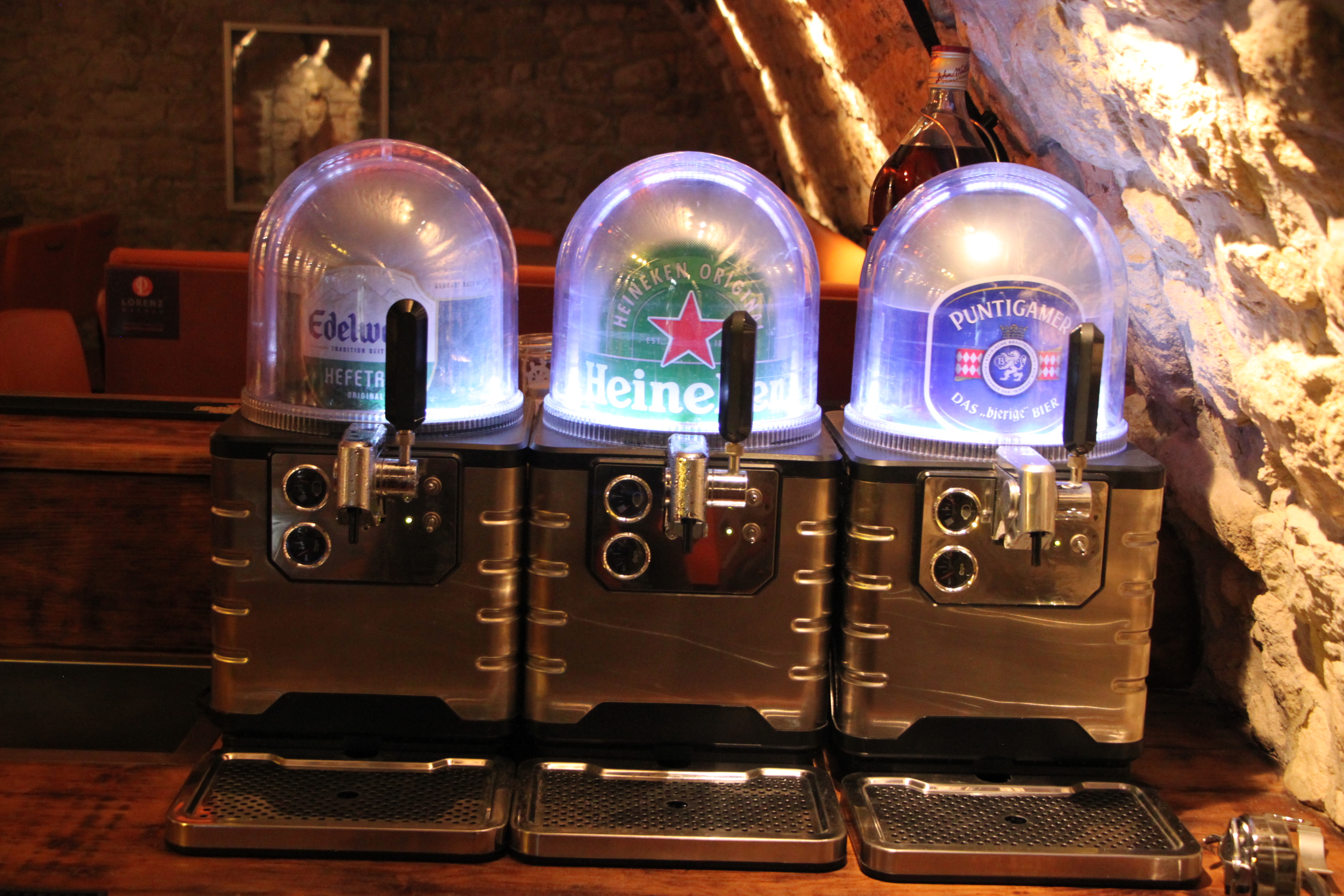 3-fach Biertender Zapfanlage an der Bar